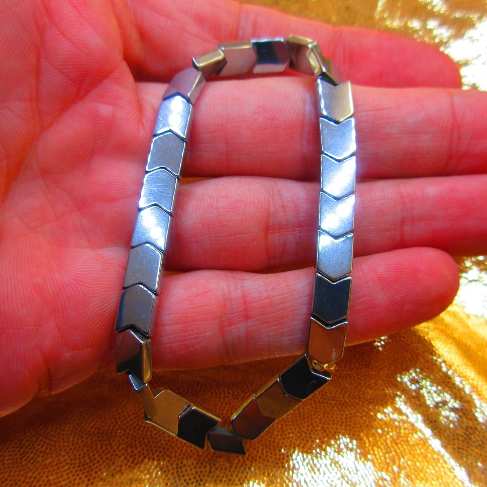 Silver Titanium Hematite Arrows 7" Stretchy Gemstone Bracelet